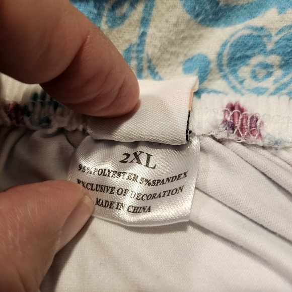 BMG Boutique 2pc Easter Top & Distressed Patched Denim Capris Size 2XL or 6 yrs - Picture 10 of 12